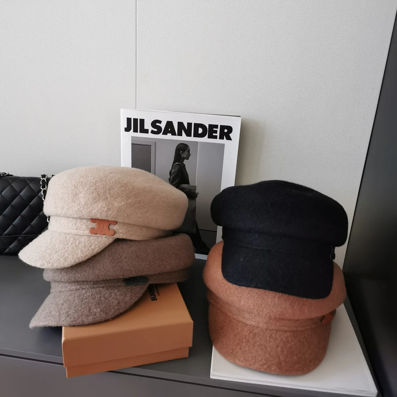 Кашемировый берет Celine с утиным клювом