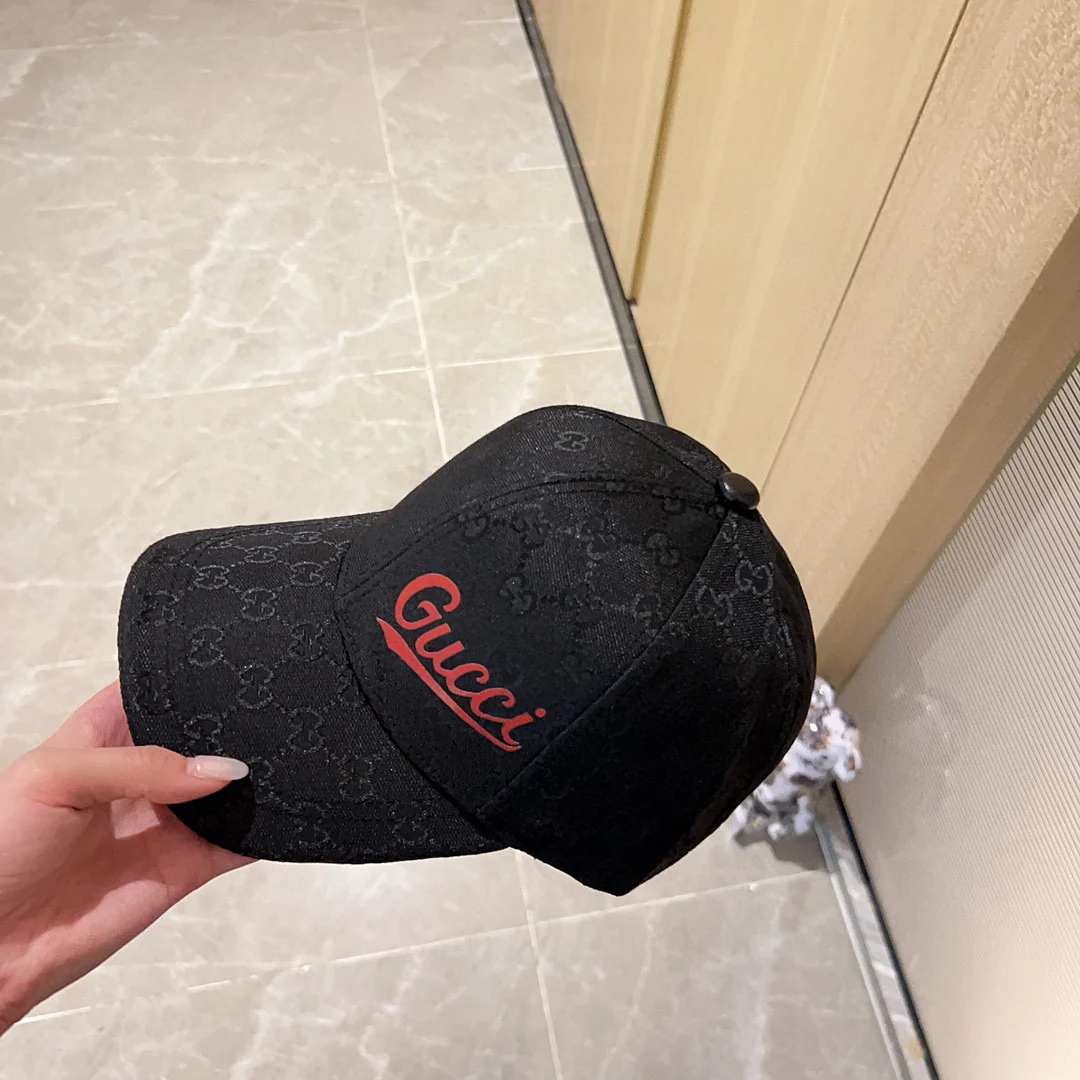 Новинка сезона весна/лето 2023 от Gucci - бейсболка с монограммой - черная - 1