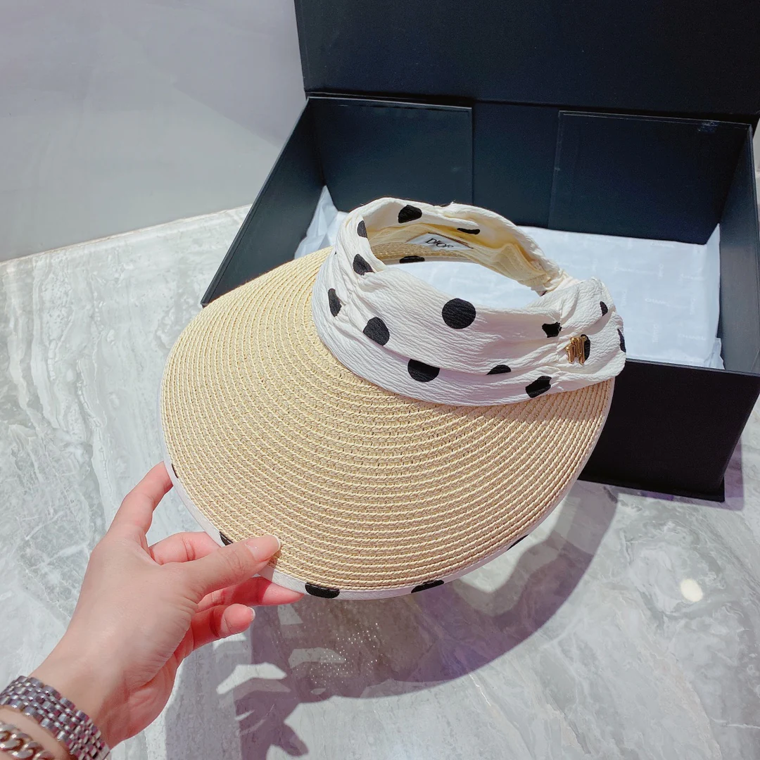 Dior — Солнцезащитная шляпа в горошек в стиле ретро — 1