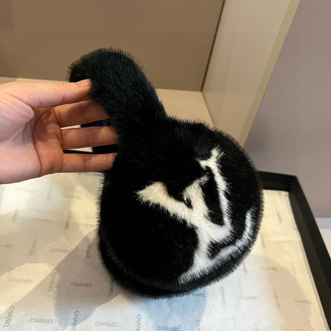 LV - Меховые наушники - Черные