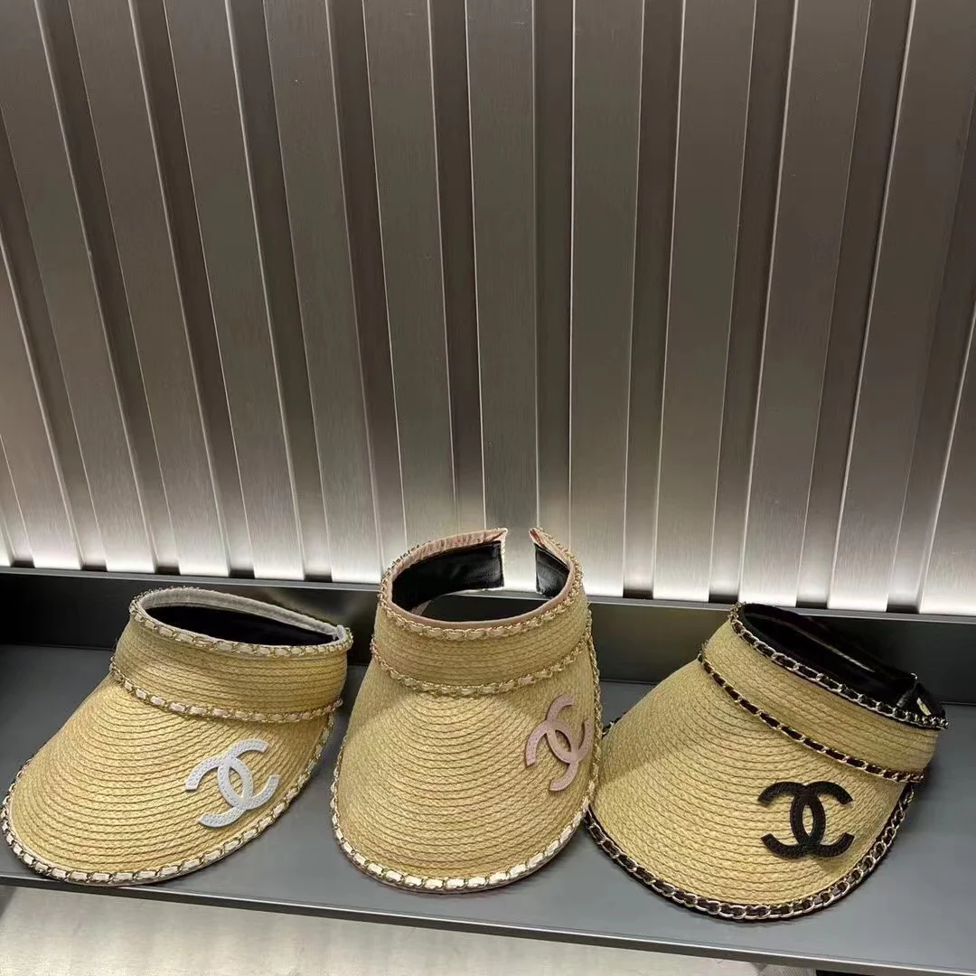 Шляпа от солнца Chanel с открытым верхом и цепочкой