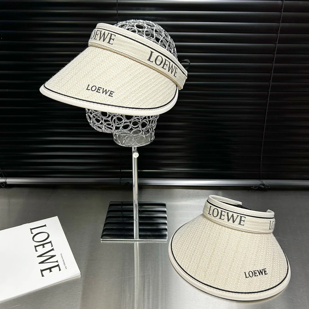 Новинка лета от LOEWE - Солнцезащитная шляпа из блестящей ткани
