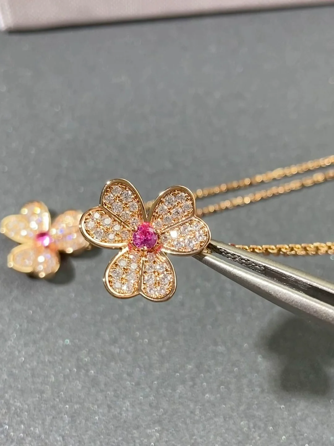 Van Vuitton - Колье 140