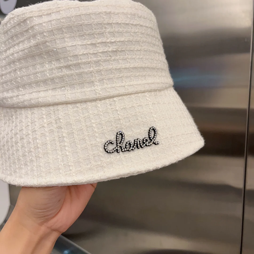 Рыбацкая шляпа в клетку Chanel - белая