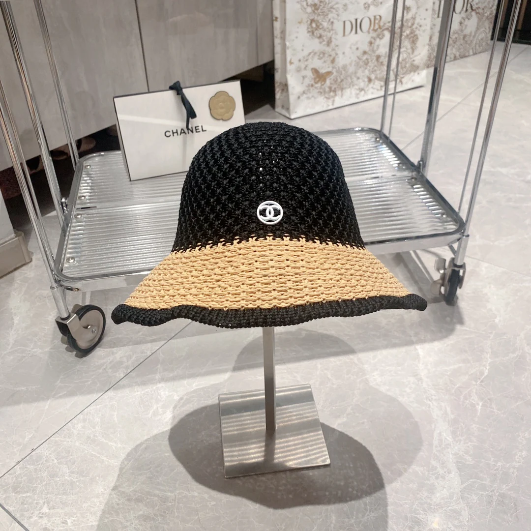 Соломенная рыбацкая шляпа Chanel - черная
