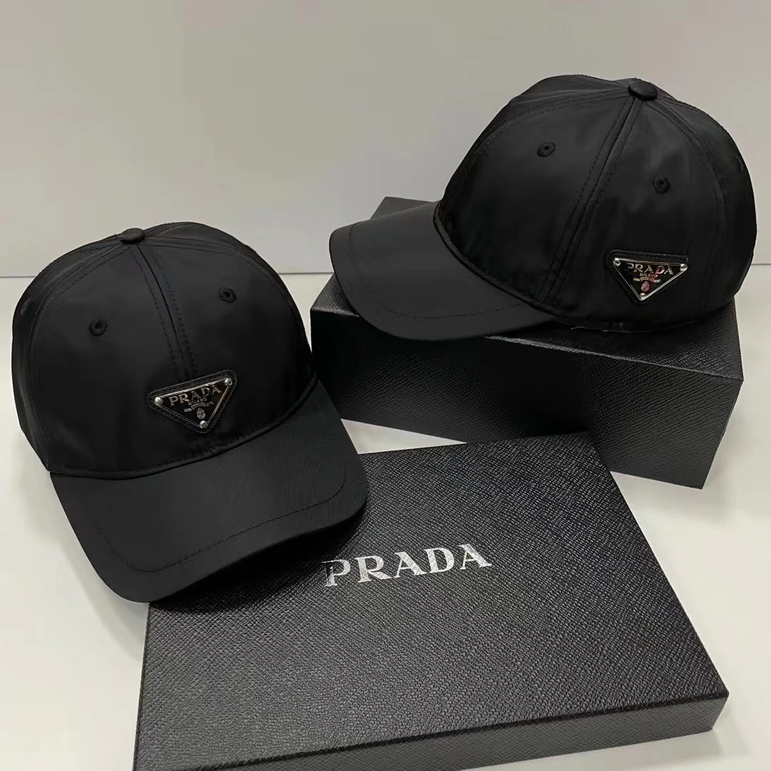 Новая бейсболка Prada 2022 года