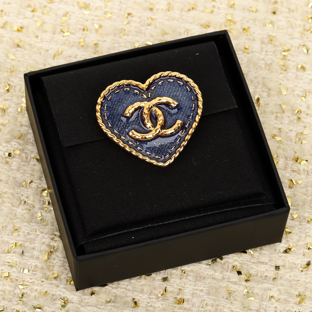 Брошь Chanel 144