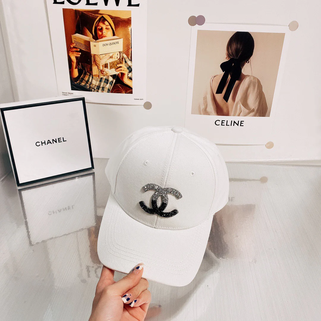 Chanel - кепка-?утиный клюв?