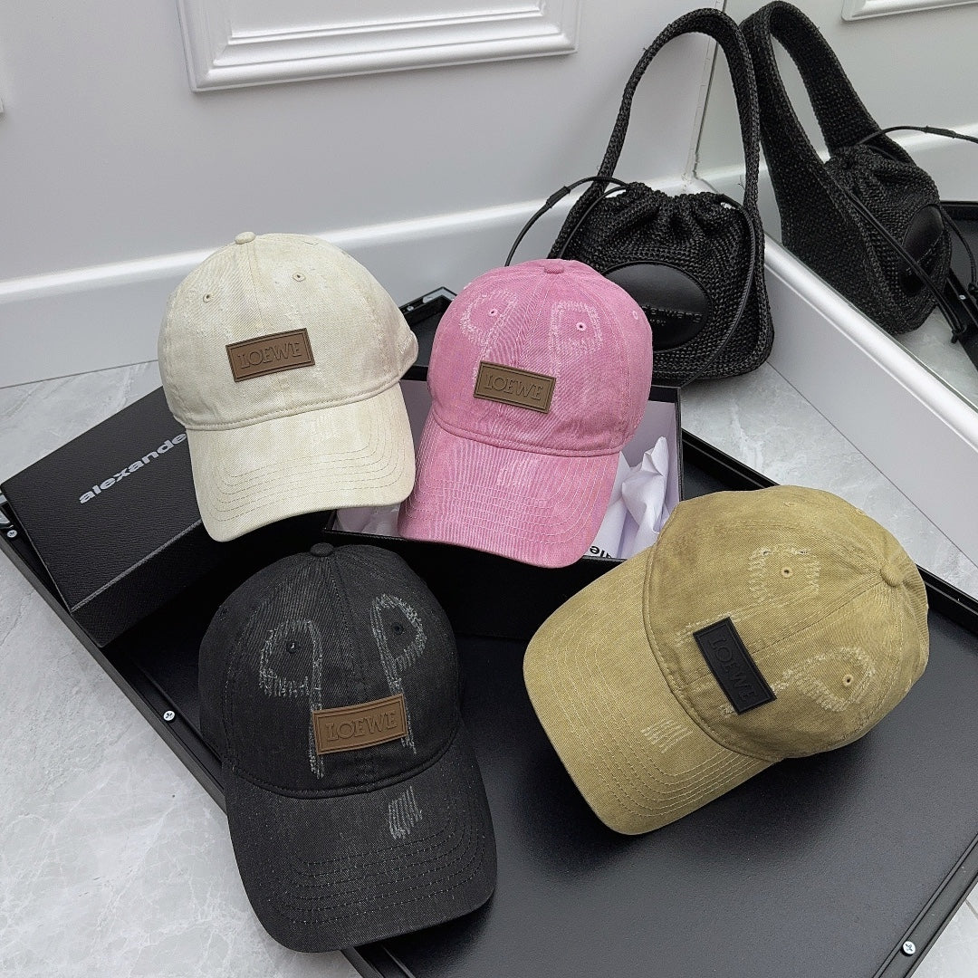 LOEWE - Новая модель - Бейсболка с эффектом потертости