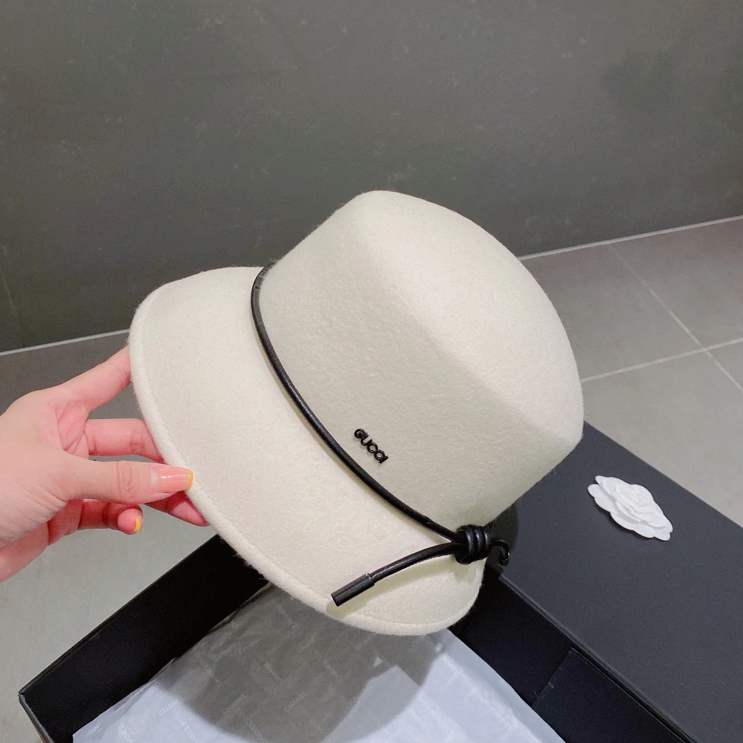 Шерстяная шапка Gucci - белая