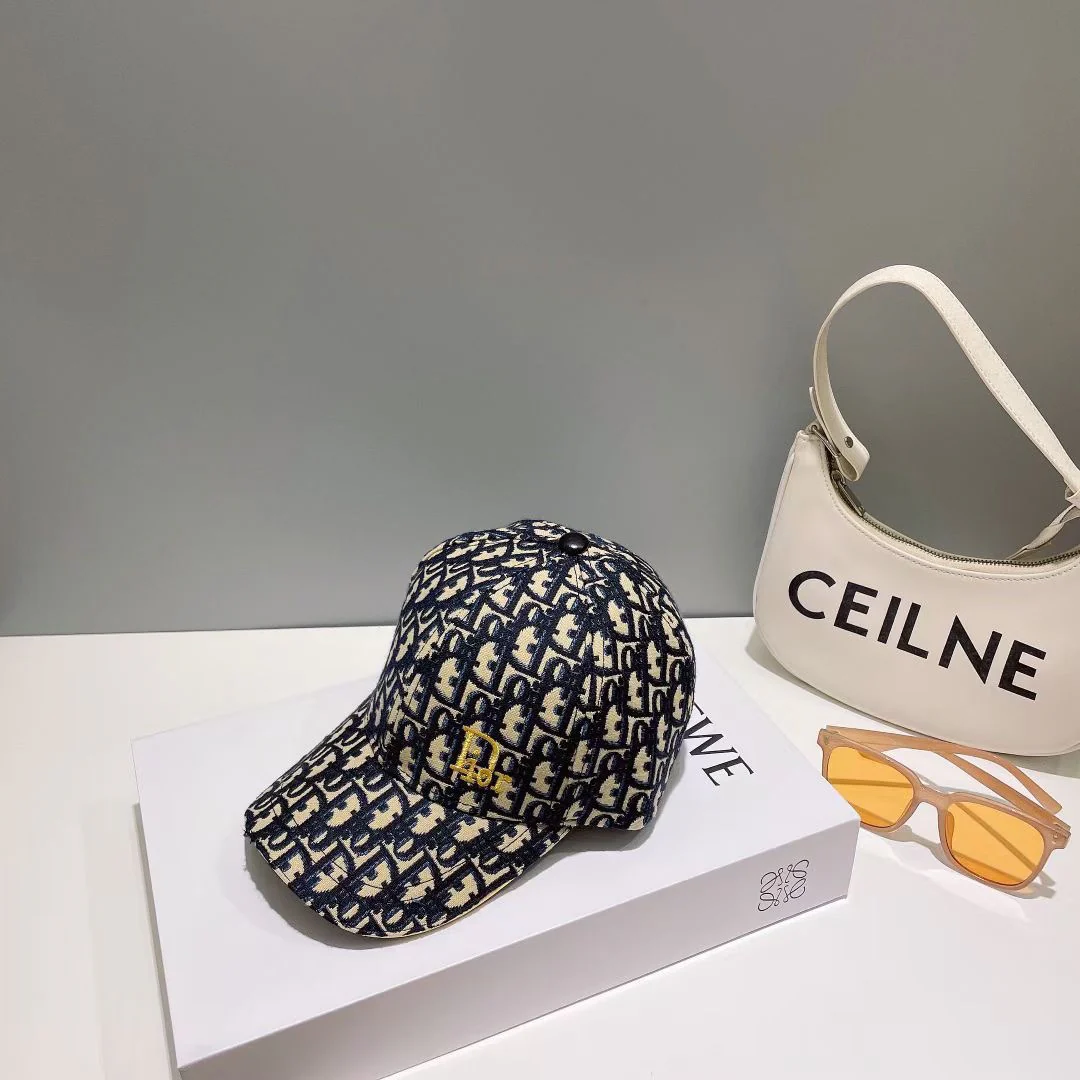 Dior - Новая классическая бейсболка с вышитой монограммой