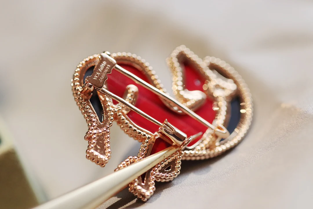 Van Ville - Брошь 012