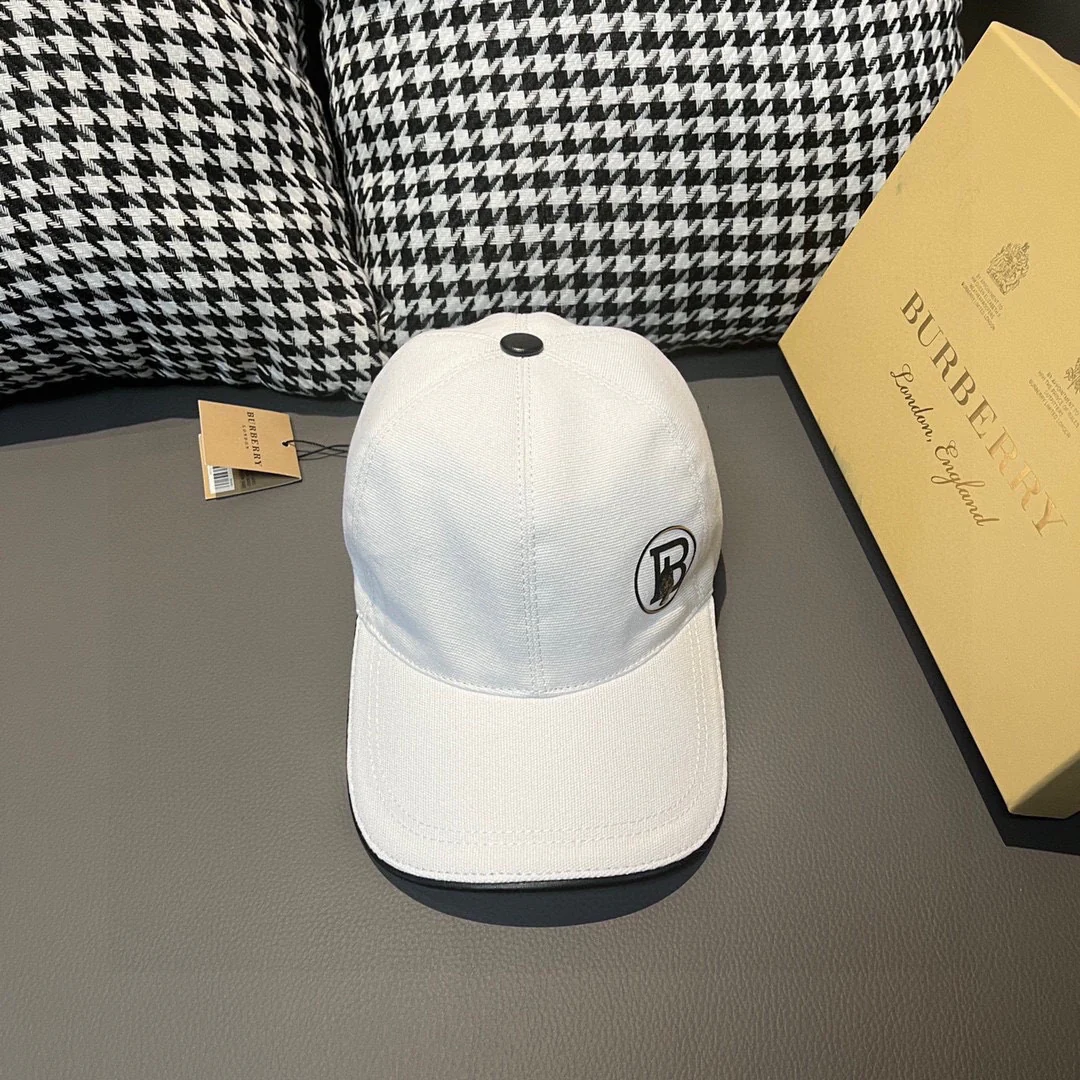 Бейсболка Burberry с тигровым принтом - белая