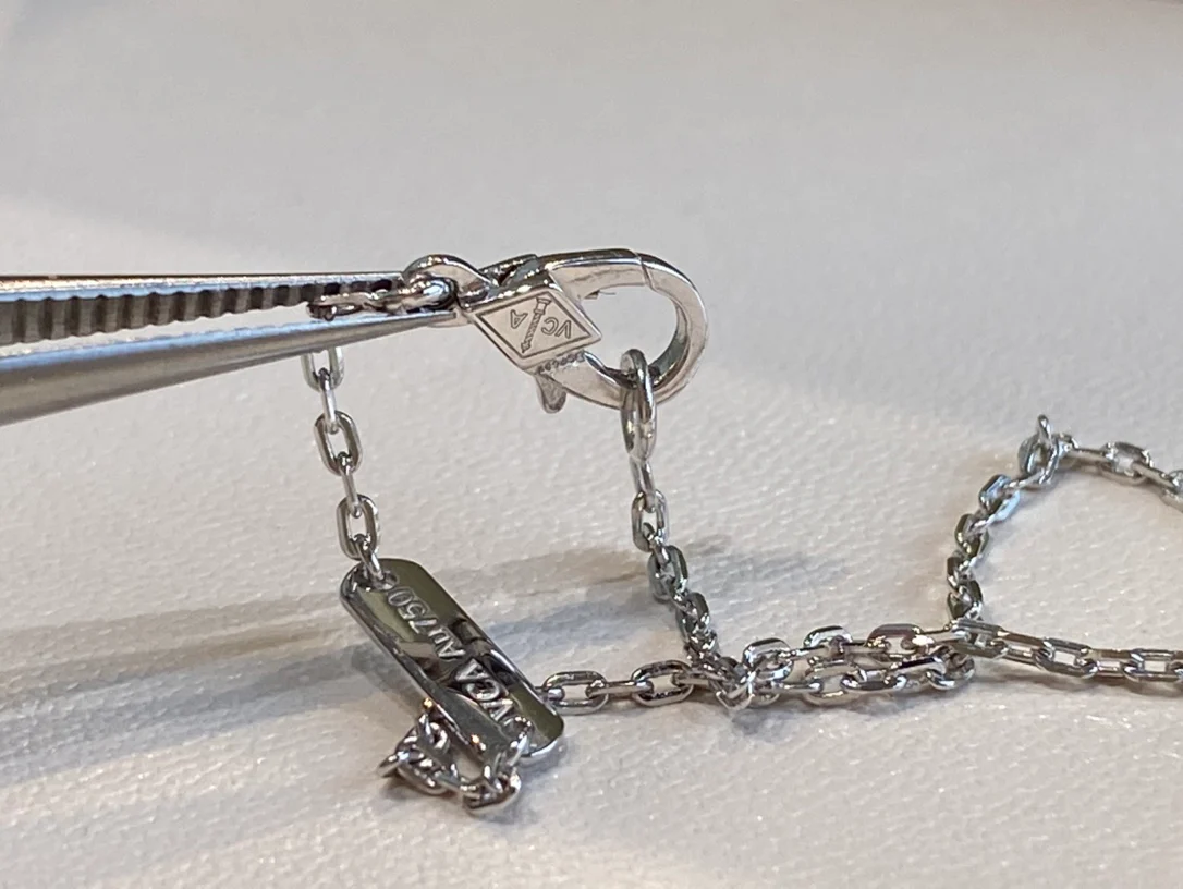 Van Vuitton - Колье 107