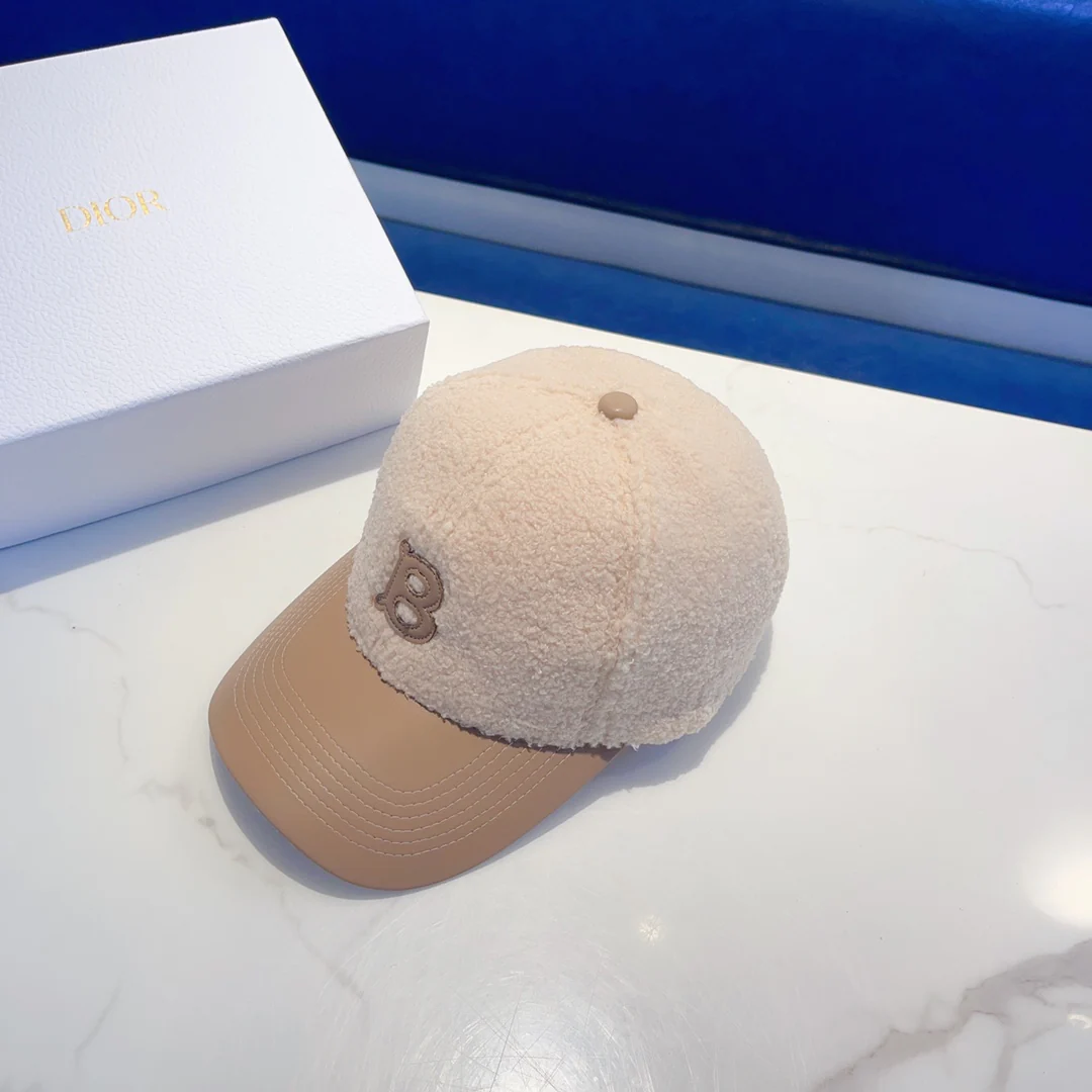 Бейсболка Balenciaga из овечьей шерсти