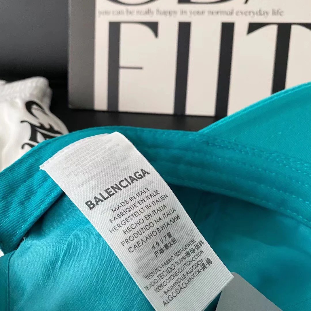 Бейсболка Balenciaga с вышивкой - Лейк-Грин