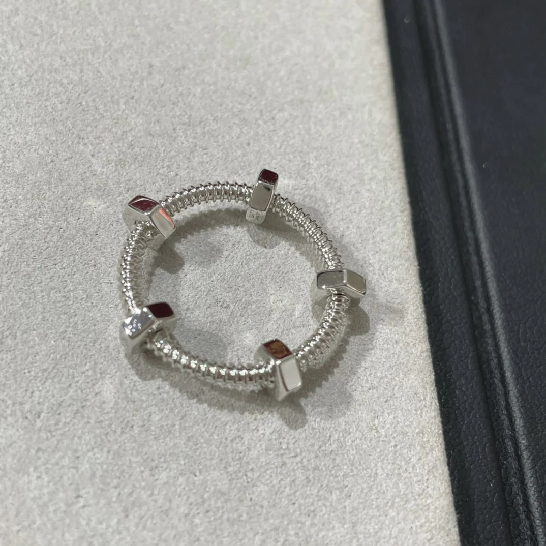 Кольцо Cartier 010