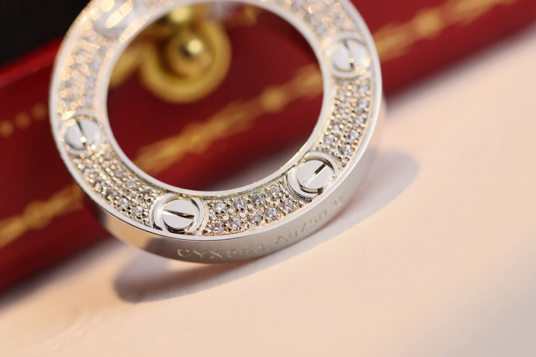 Колье Cartier-Love с большим круглым диском