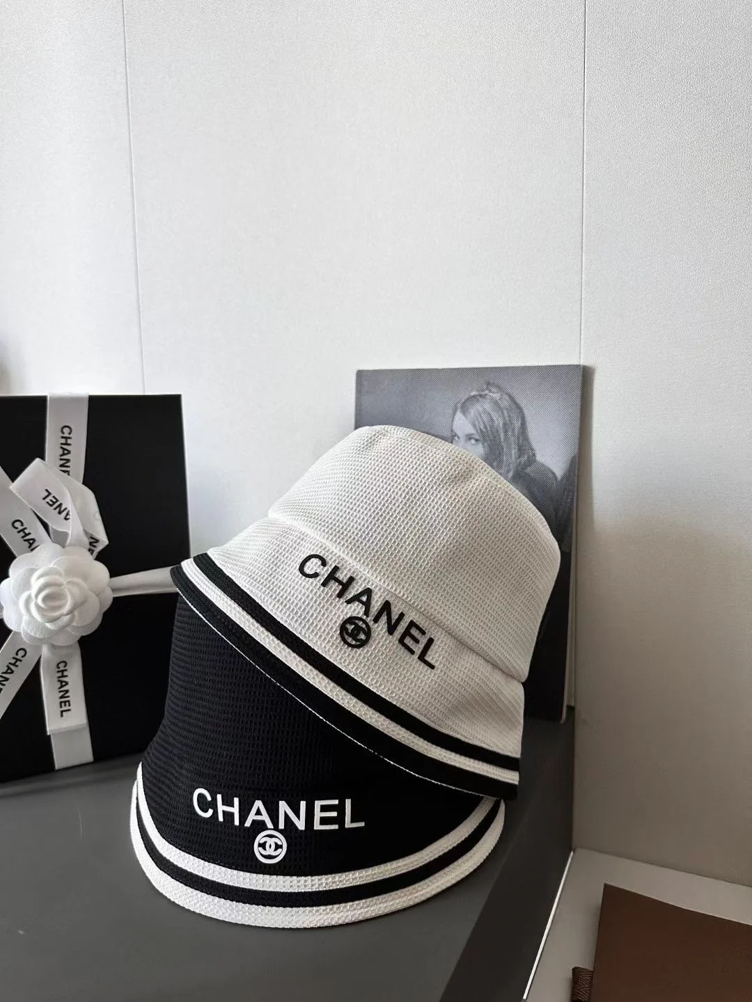 Полосатая панама Chanel - рыбацкая шляпа