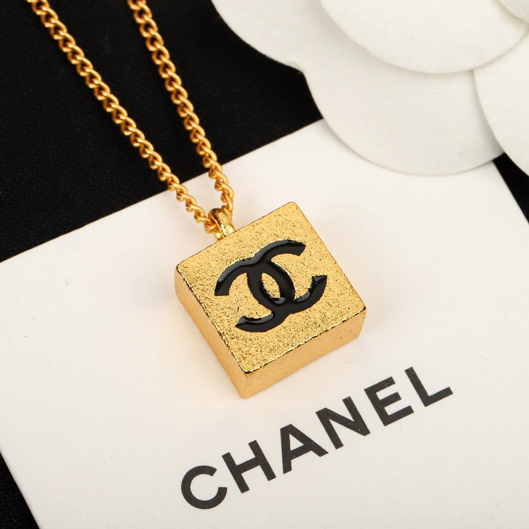 Chanel - Колье 382