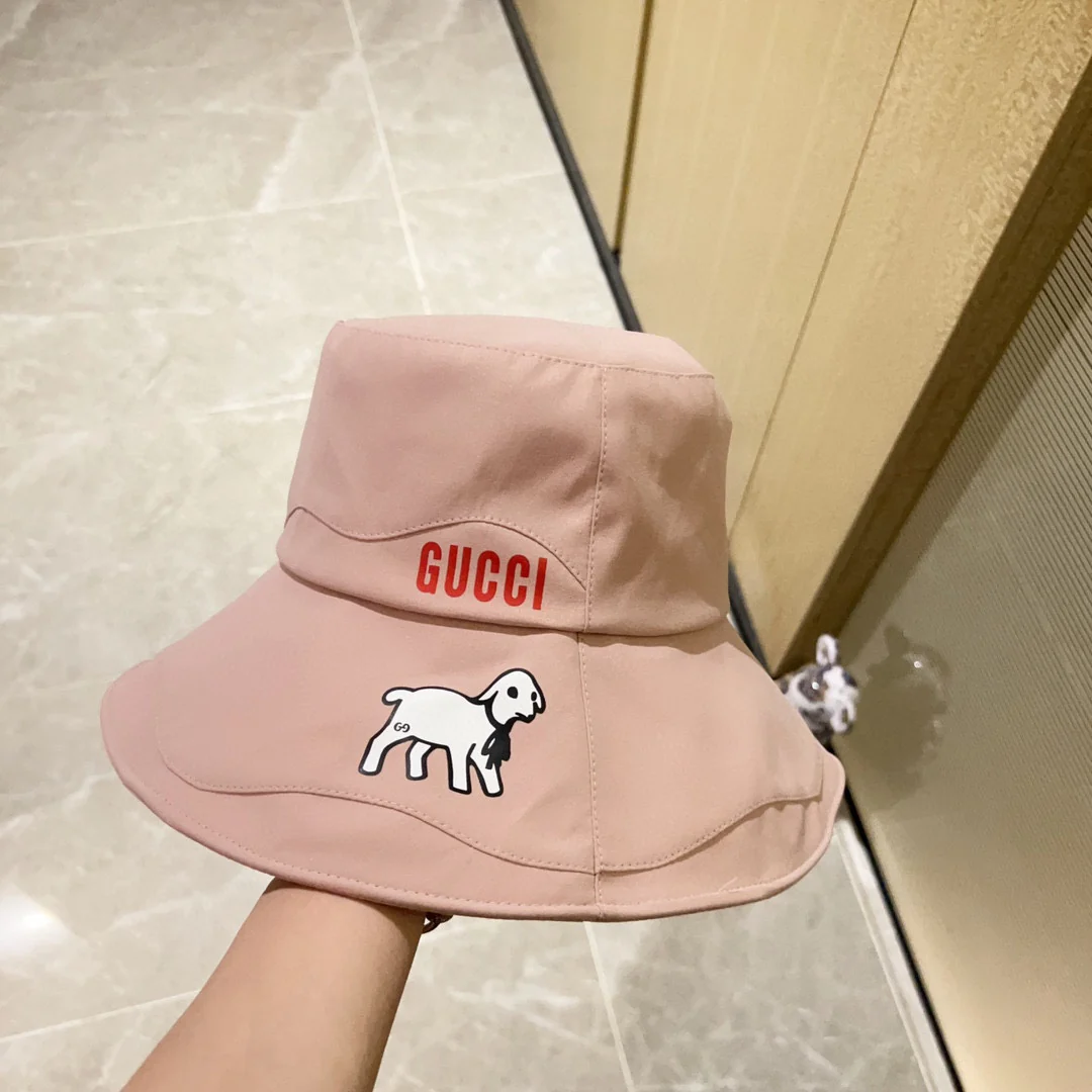 Новинка сезона весна/лето 2023 от Gucci - Панама неправильной формы