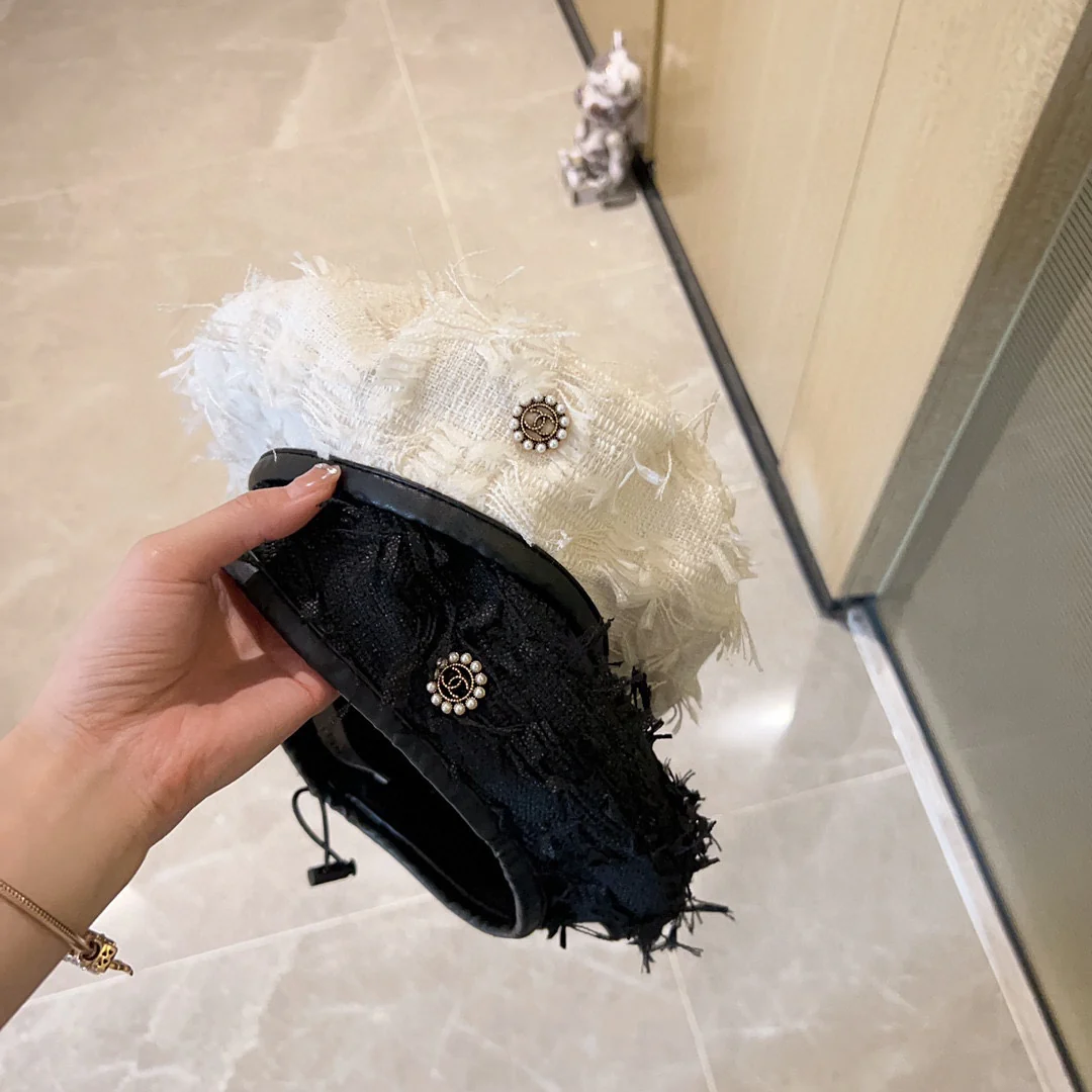 Берет Chanel 2023 в новом стиле с бахромой