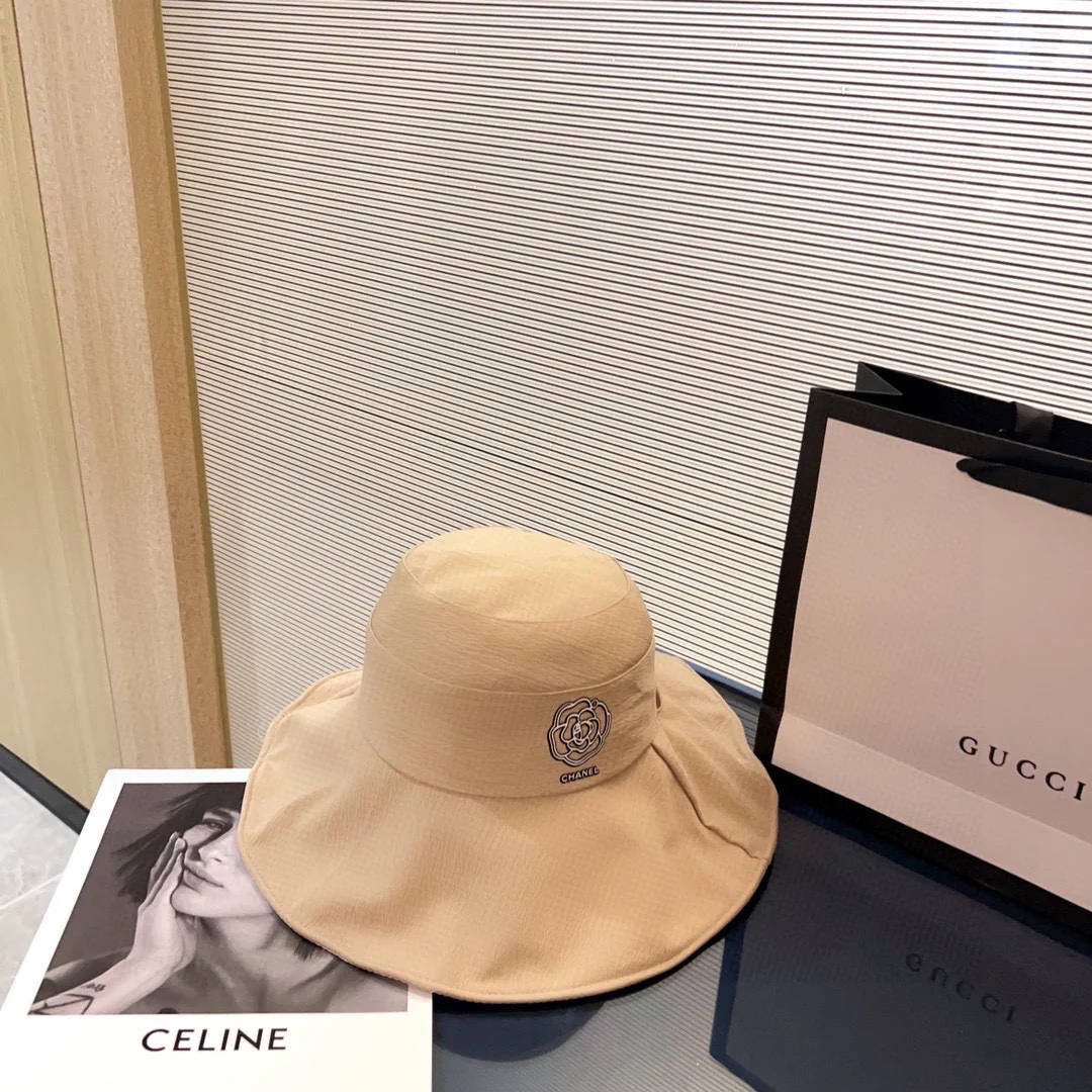 Новая широкополая рыбацкая шляпа Chanel 2023 года — жёлтая.