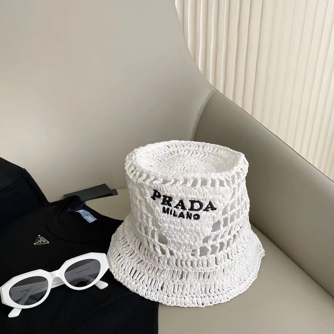 Новинка сезона весна/лето 2023 от Prada - Плетеная ажурная рыбацкая шляпа - Белая
