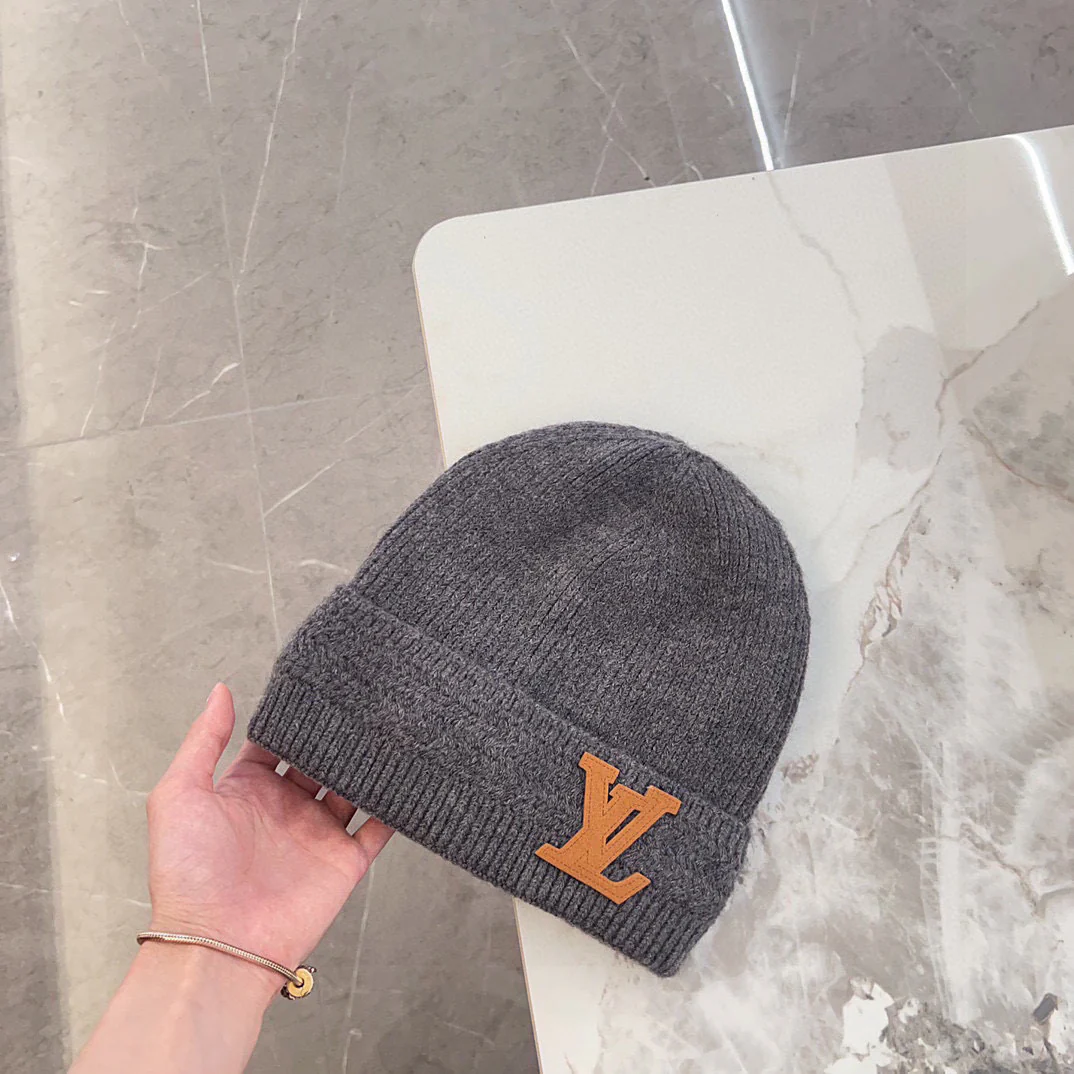 Вязаная шапка LV Leather Label - серая