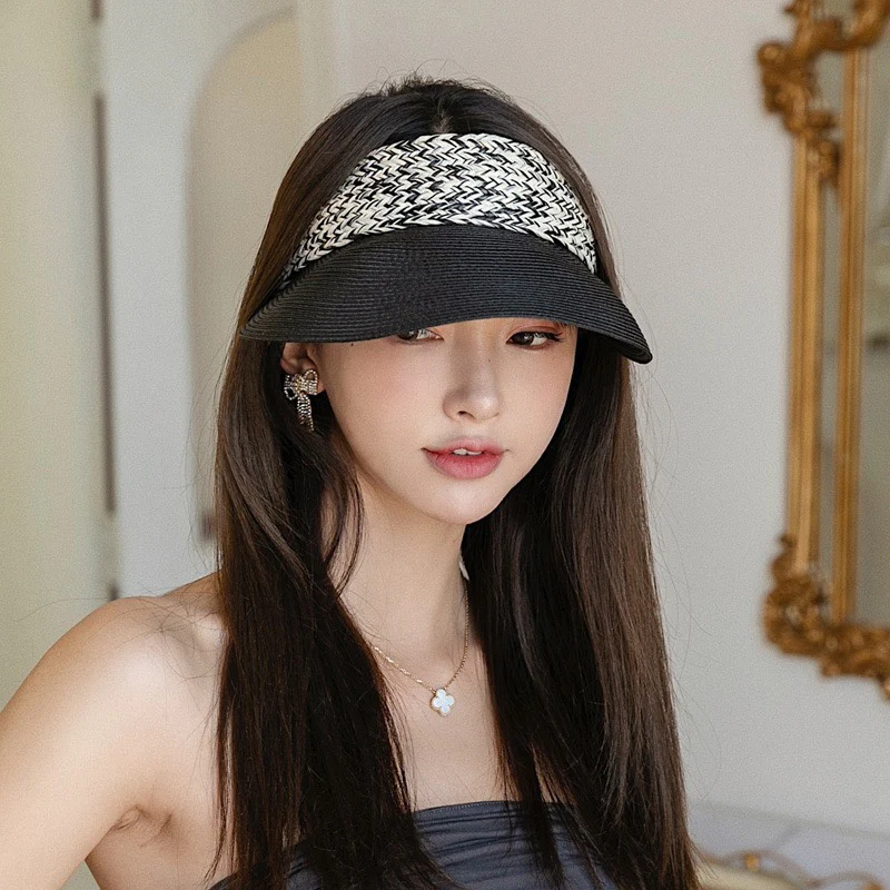 Новинки коллекции Burberry Весна/Лето 2023 - Козырек - Солнцезащитная шляпа