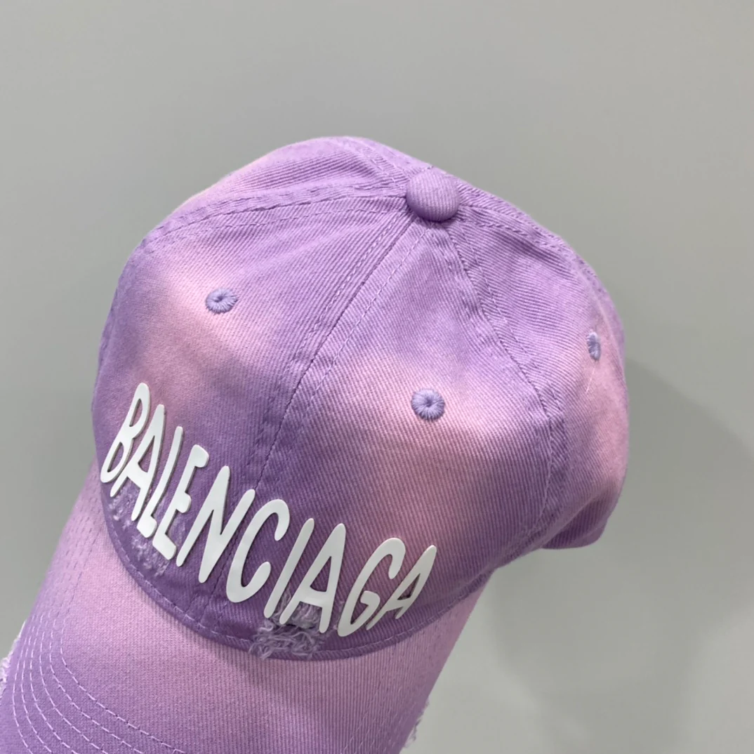 Бейсболка Balenciaga с 3D-градиентом