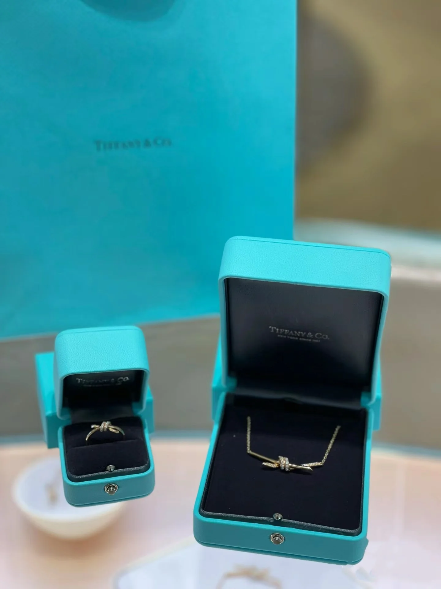 Колье Tiffany 105