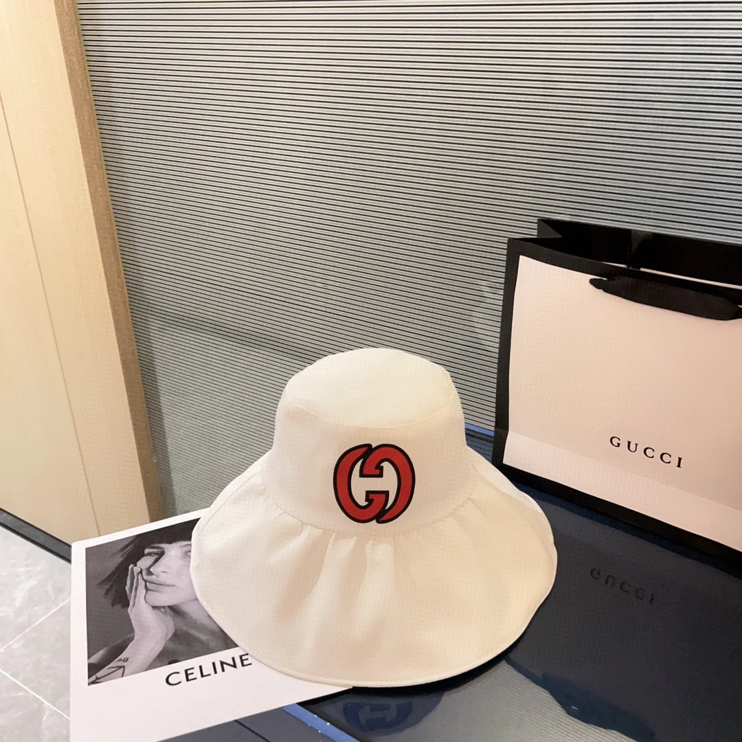 Новинка сезона весна/лето 2023 от Gucci - Рыбацкая шляпа с защитой от солнца - Белая