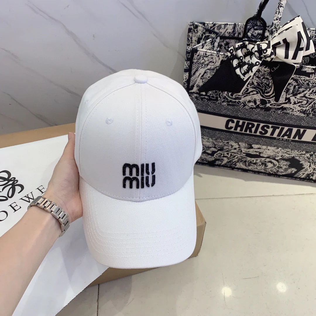 Бейсболка Miu Miu с ромбовидной надписью - белая