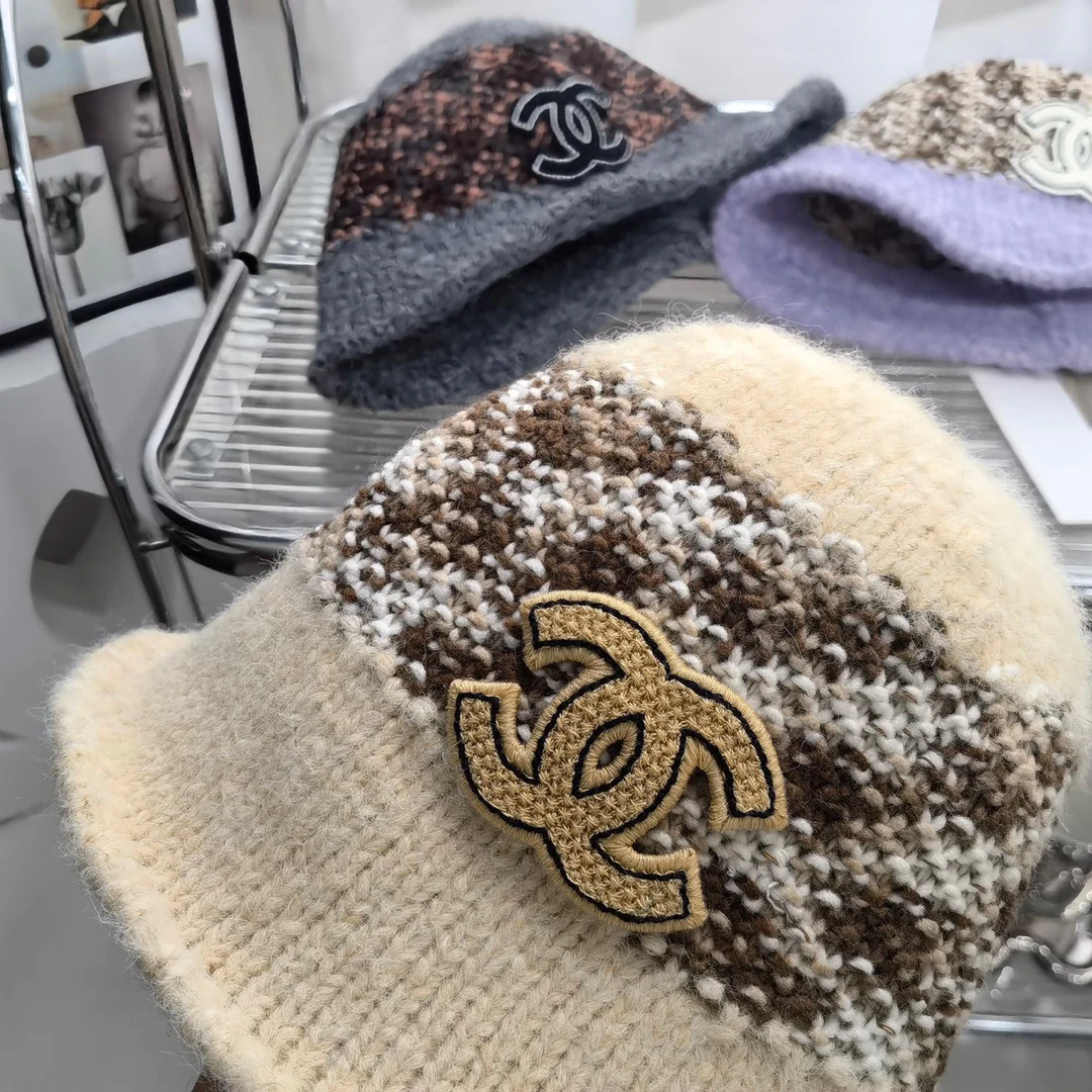 Chanel - Вязаная рыбацкая шапка