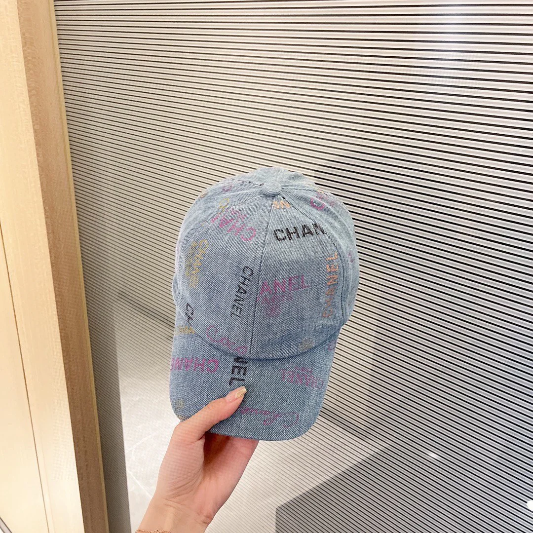 Бейсболка Chanel 2022 с граффити