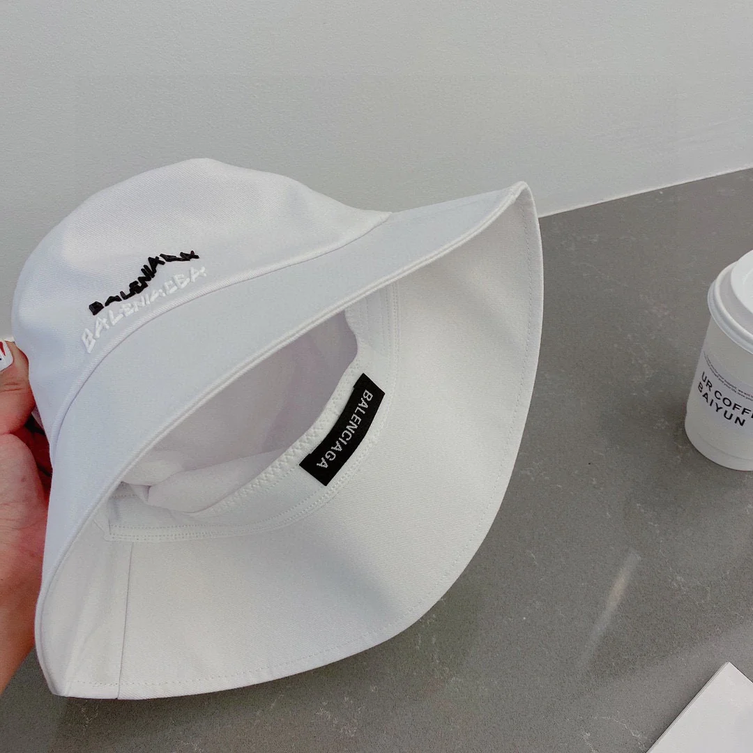 Balenciaga - Новинки весна/лето 2022 - Рыбацкая шляпа - 1