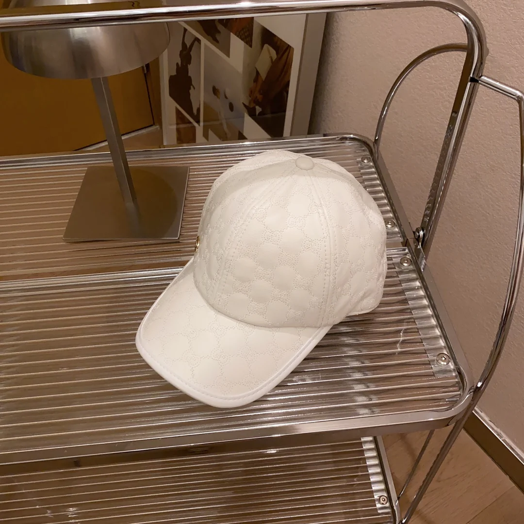 Кожаная бейсболка Gucci - белая