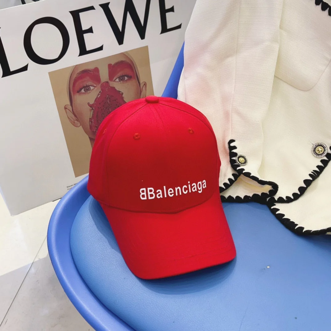 Бейсболка Balenciaga на все сезоны