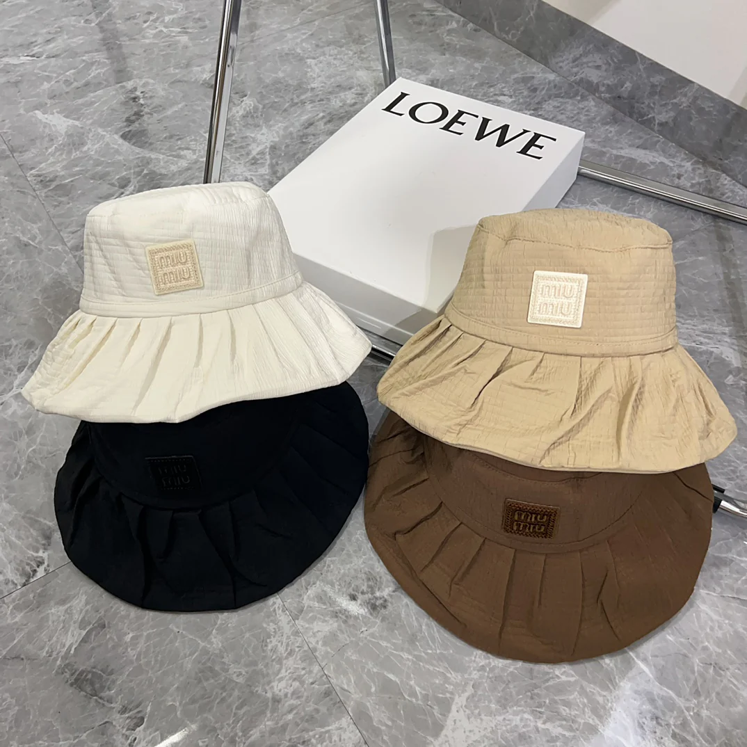 Новая хлопково-льняная складчатая рыбацкая шляпа Miu Miu 2024 года - белая.