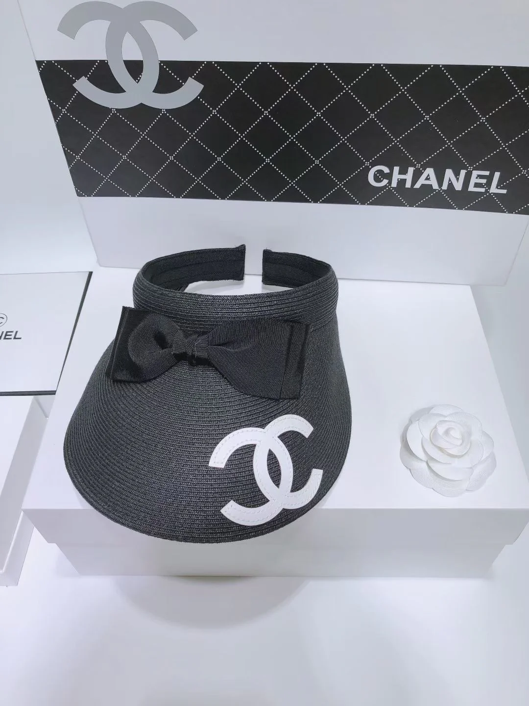 Новинка Chanel 2022 года - Солнцезащитная шляпа - Парик с открытыми губами - 4