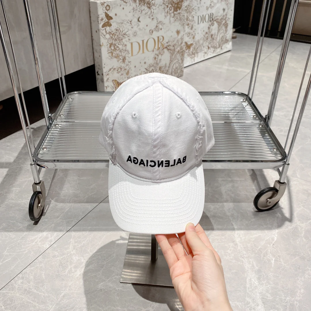 Balenciaga - Бейсболка с усами - Белая