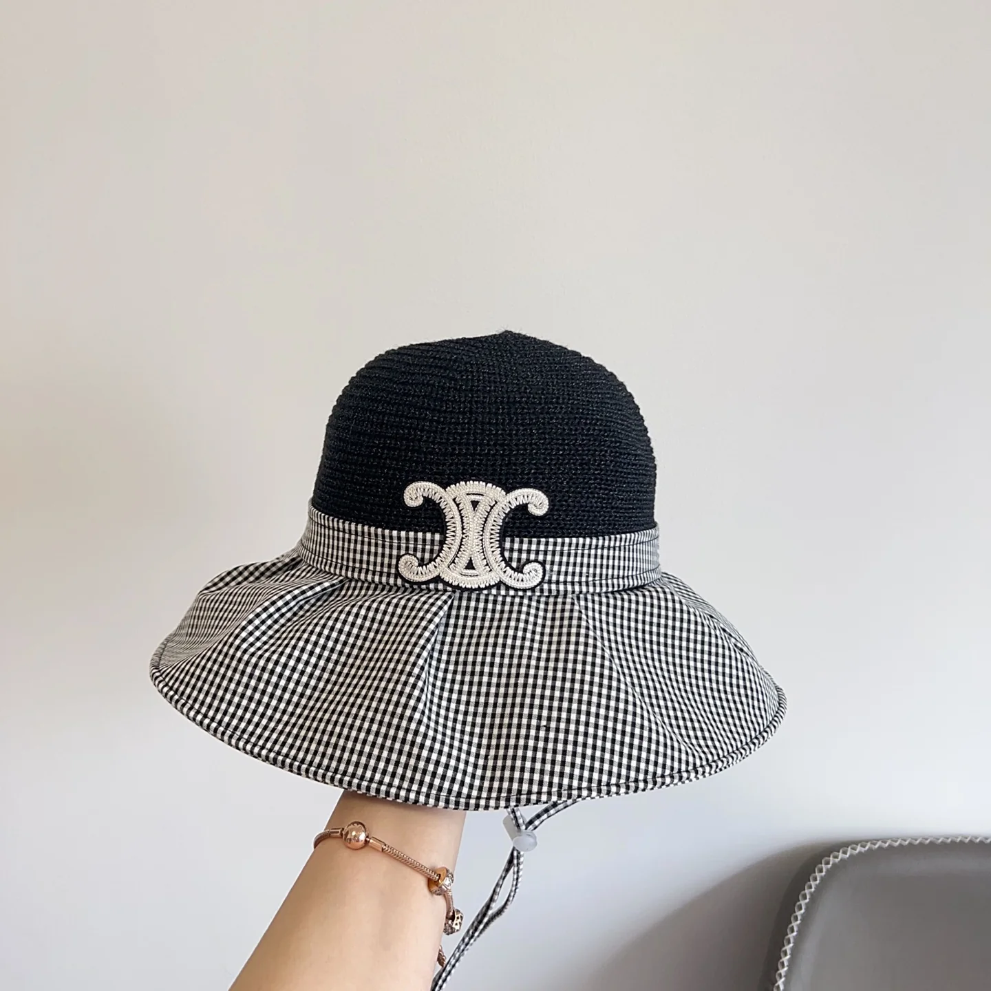 Шляпа от солнца Celine в клетку в стиле рыбацкой шляпы для отдыха - черная