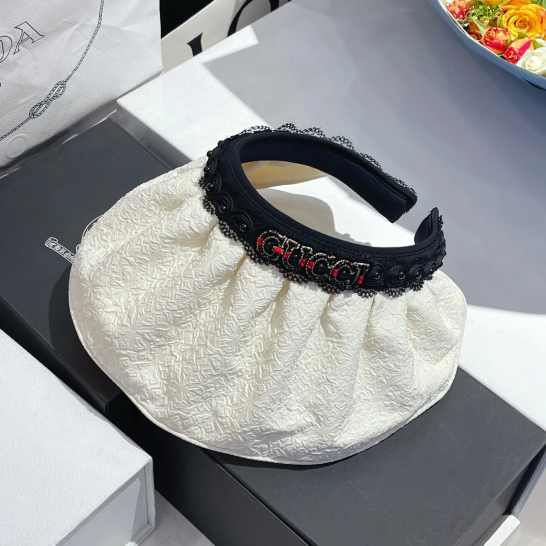 Gucci - Солнцезащитная шляпа с ажурным жемчугом