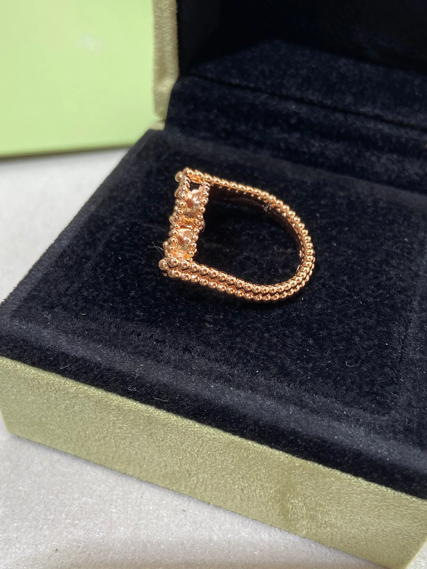 Ван Век - Кольцо 069