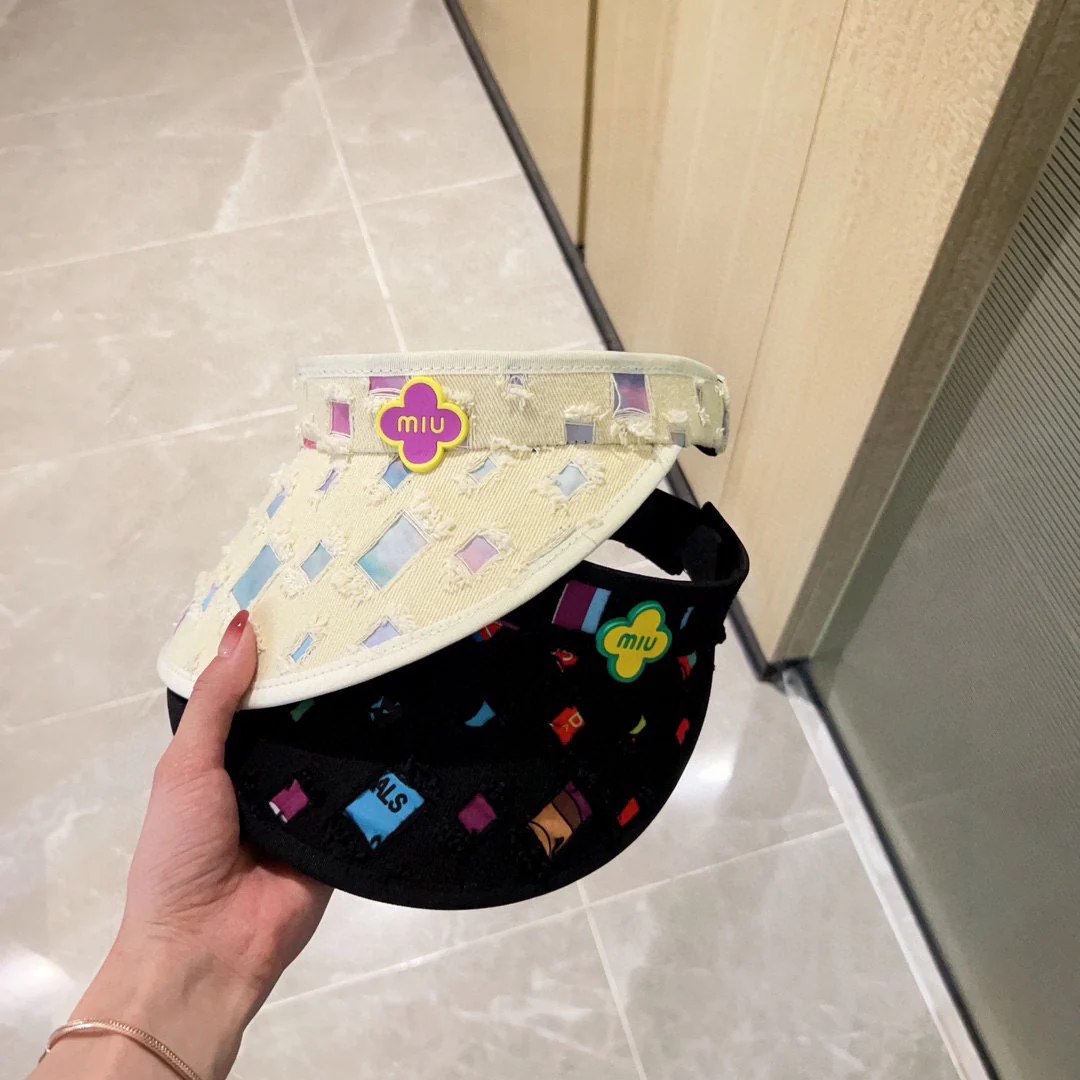 Новые поступления коллекции Miu Miu весна/лето 2023 - Козырек - Солнцезащитная шляпа - Черная