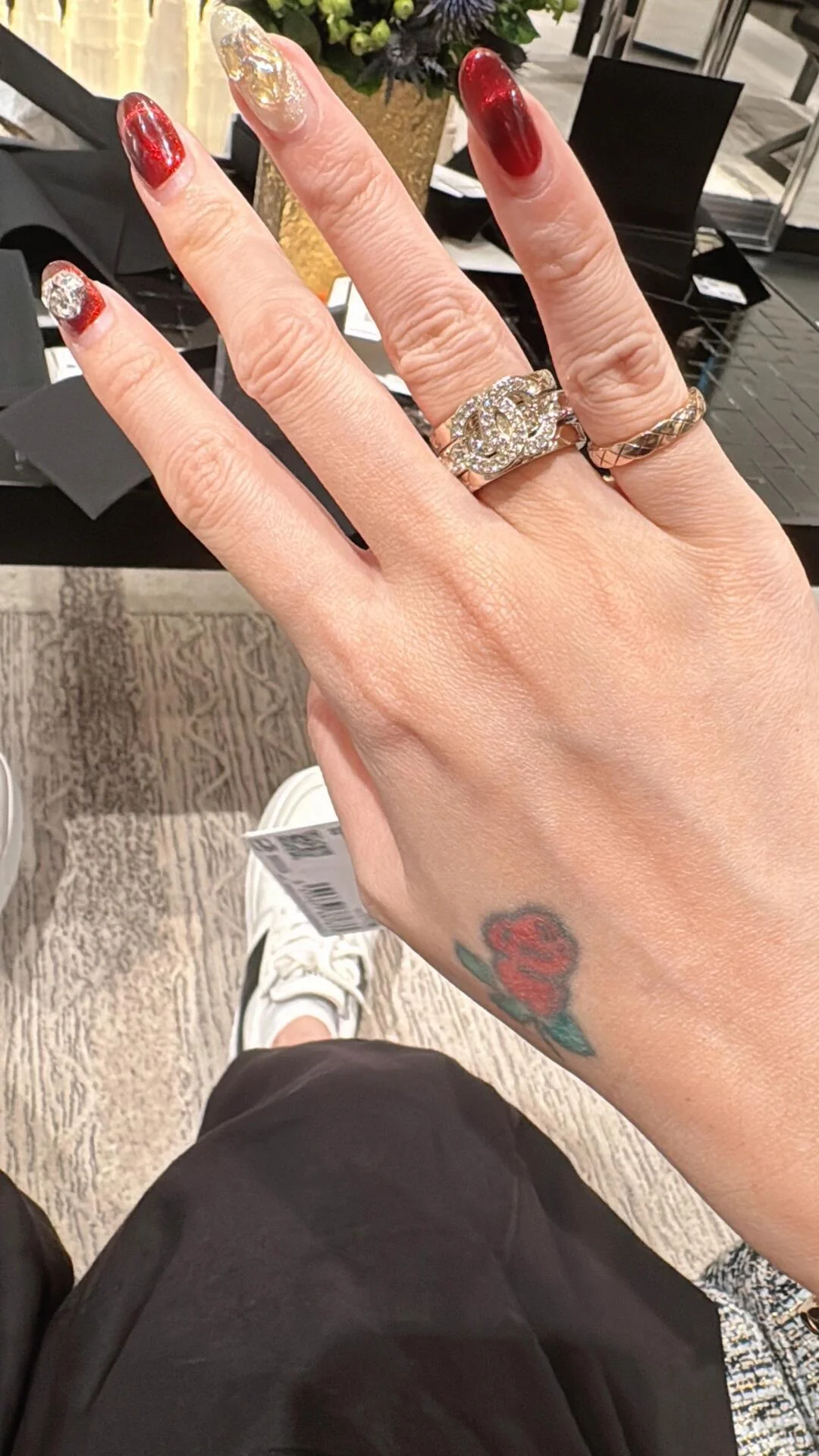 Набор из трех колец Chanel за 25 пенсов — множество вариантов ношения.