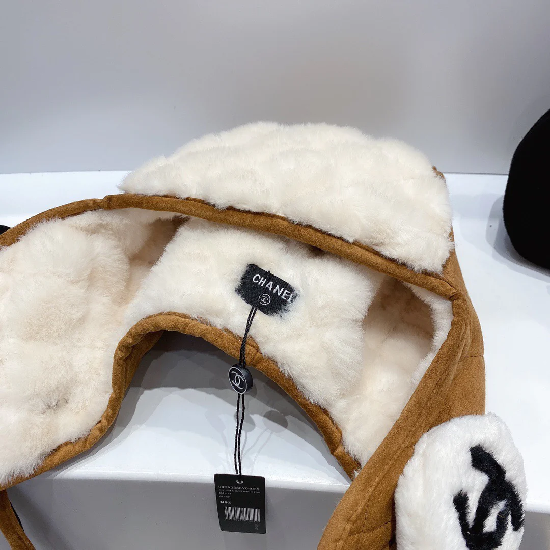 Шляпа Chanel с защитой ушей, коричневая.