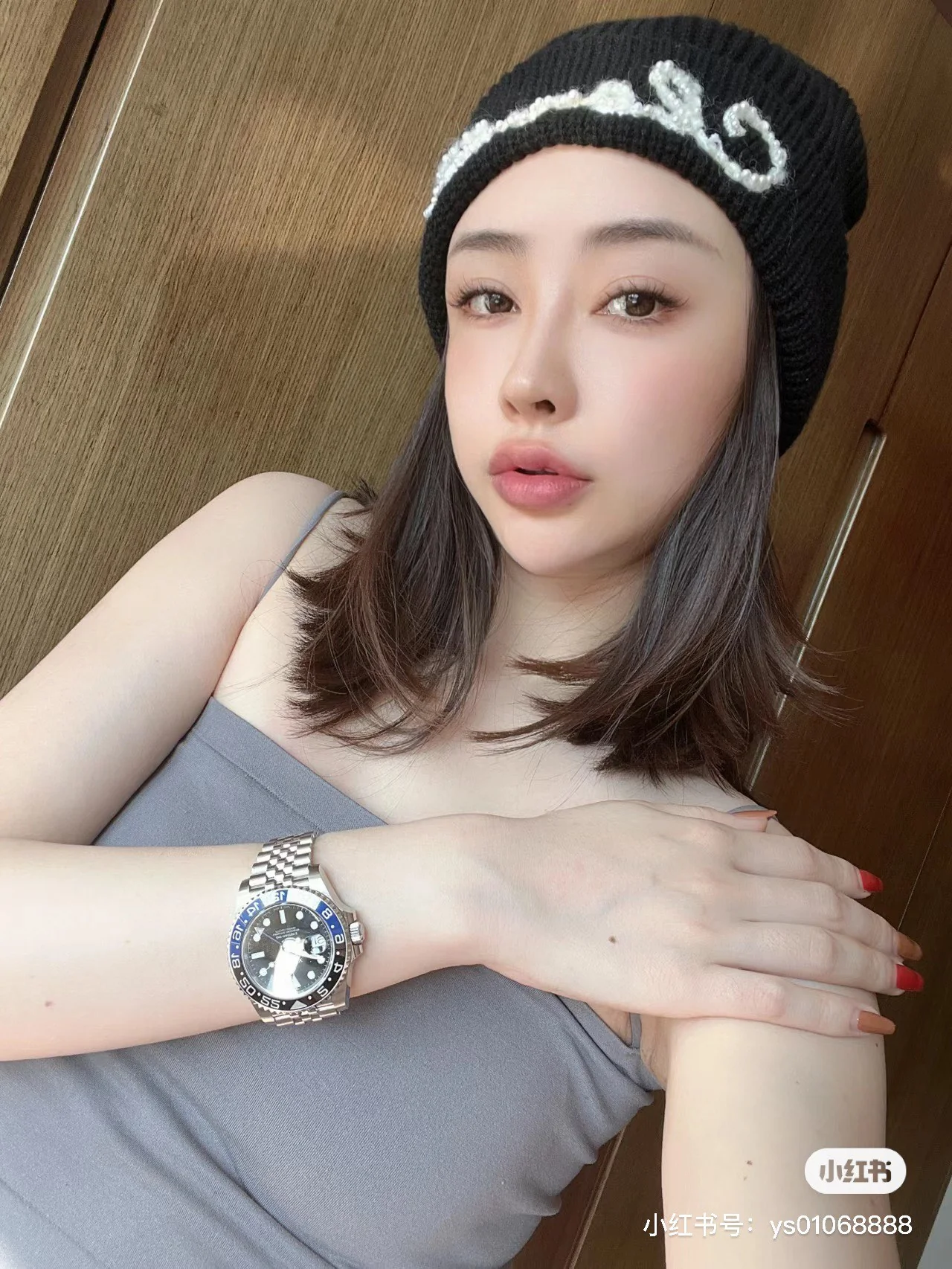 Плетеная шляпа Chanel с надписью курсивом — черная