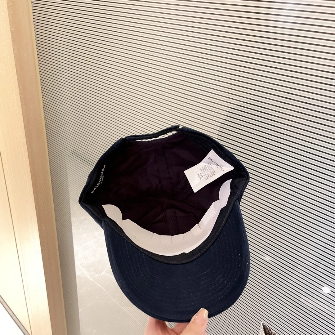 Новинка Balenciaga 2022 года - Бейсболка (такая же, как в бутике) - 1 шт.